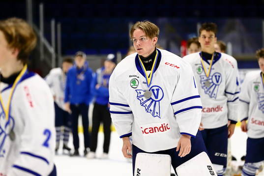 Västerbottens målvakt Adam Bengtsson deppar