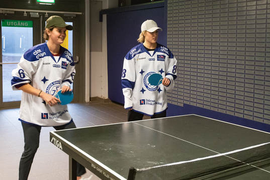 Leksands Gracen Hirschy och Samantha Hanson från Leksands