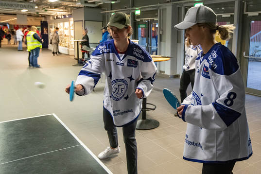 Leksands Gracen Hirschy och Samantha Hanson från Leksands