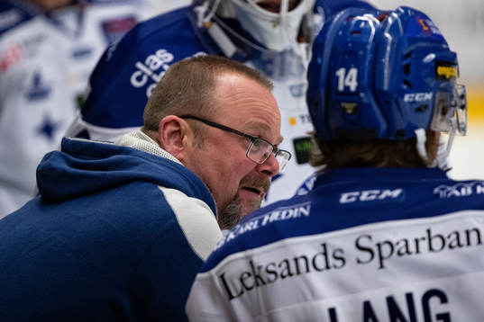 Leksands materialförvaltare Rob Flahiff vid uppvärmningen