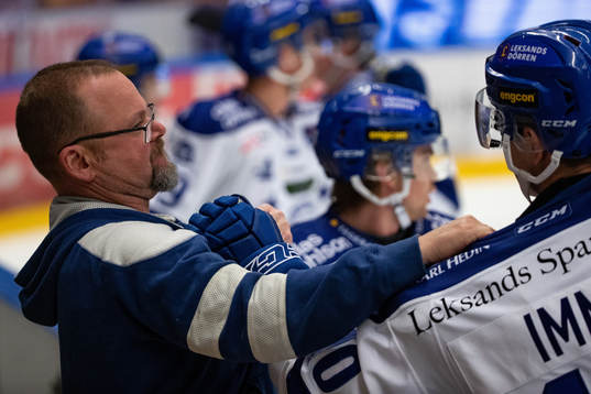 Leksands materialförvaltare Rob Flahiff och Tor Immo vid