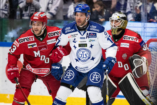Modos Victor Berglund  och Leksands Jesper Ollas framför