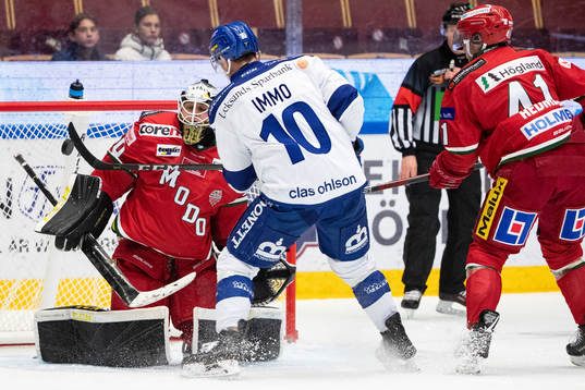 Leksands Tor Immo  och Modos Oscar Hedman framför Modos