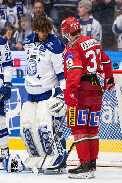 Leksands målvakt Axel Brage och Modos Victor Berglund
