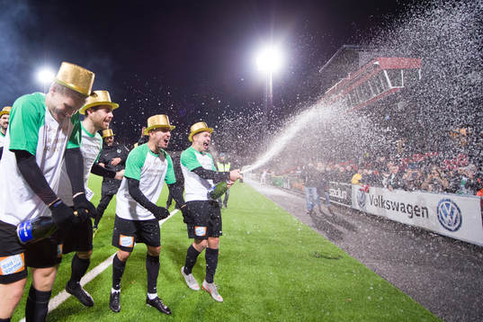 Västerås spelare jublar
