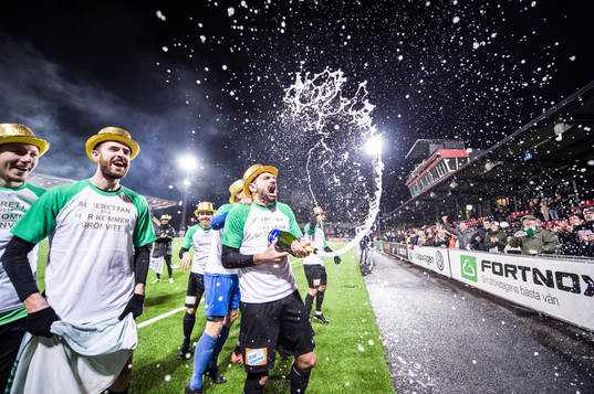 Västerås spelare jublar