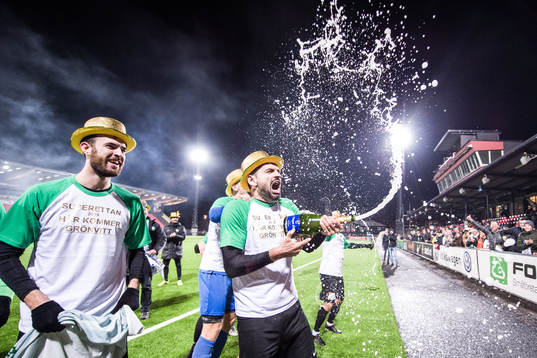 Västerås spelare jublar