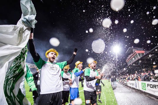Västerås spelare jublar