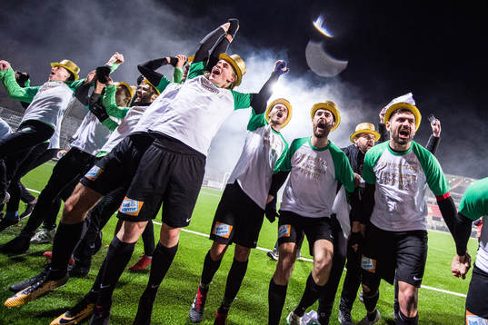 Västerås spelare jublar