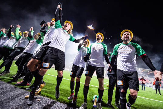 Västerås spelare jublar