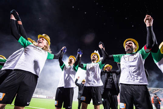 Västerås spelare jublar