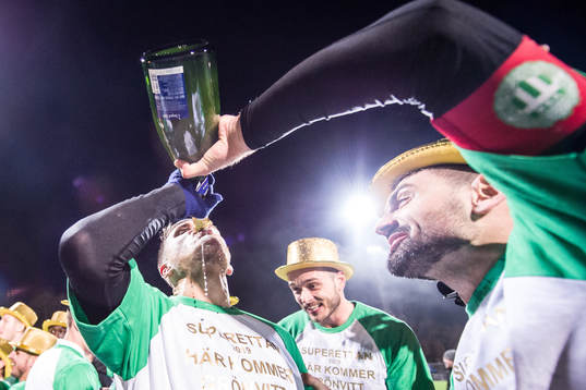 Västerås spelare jublar