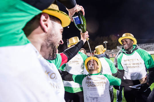 Västerås spelare jublar