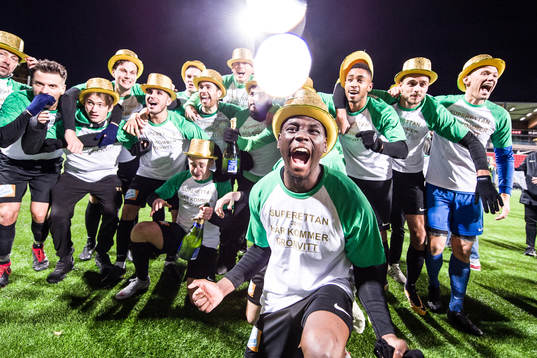 Västerås spelare jublar