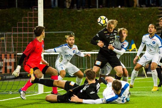 Västerås Emir Smajic nickar in 2-0