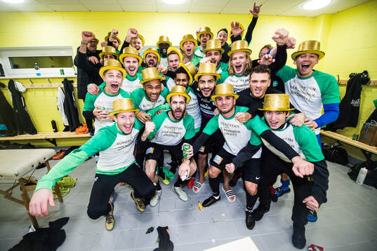 Västerås spelare jublar