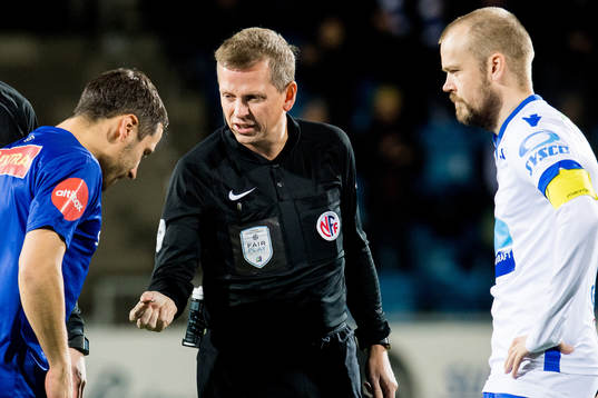 Mads Reginiussen of Ranheim, Trygve Kjensli, referee, and