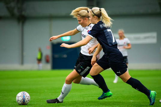 Limhamn Bunkeflos Johanna Ohlsson i en duell med