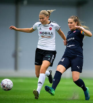 Limhamn Bunkeflos Johanna Ohlsson i en duell med