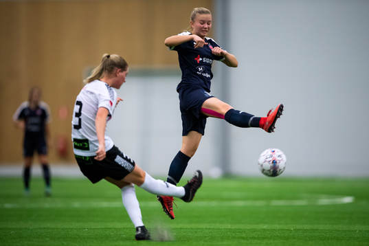 Limhamn Bunkeflos Saga Hagman i en duell med Rosengårds