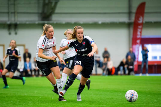Limhamn Bunkeflos Saga Hagman i en duell med Rosengårds