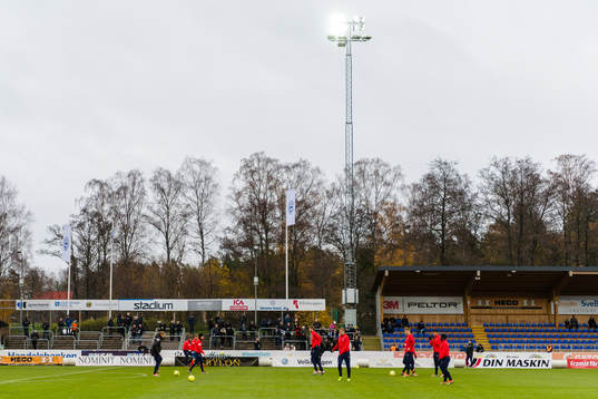 Helsingborgs spelare värmer upp före  fotbollsmatchen i