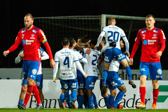 Värnamos spelare jublar