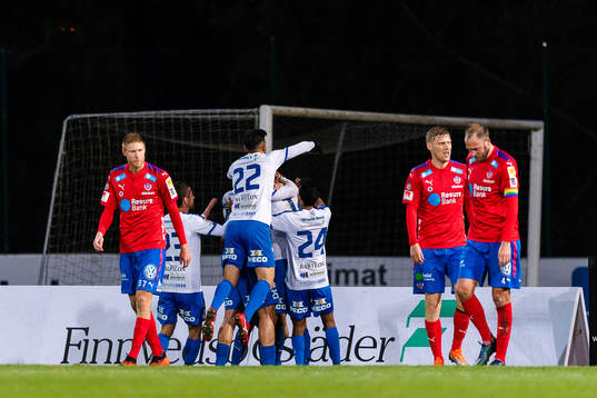 Värnamos spelare jublar