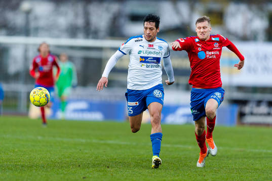 Värnamos Claudio Perez jagas av Helsingborgs Andri Runar