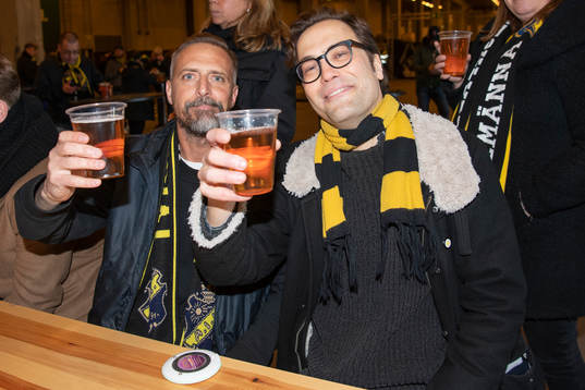 Två AIK-supportrar