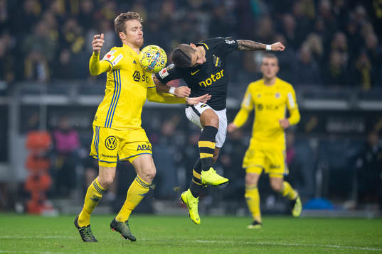 s Nicolas Stefanelli i en närkamp