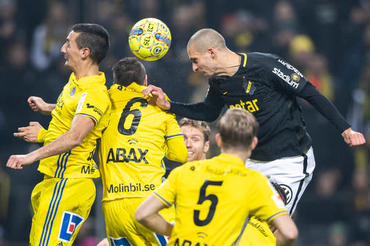 s Panos Dimitriadis i en nickduell mot Sundsvalls Juan Jose