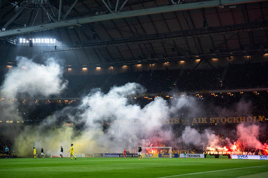 Norra stå bränner pyroteknik
