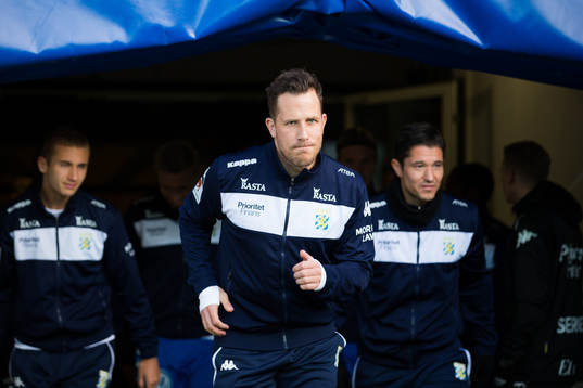 IFK Göteborgs Tobias Hysén på väg ut för att värma