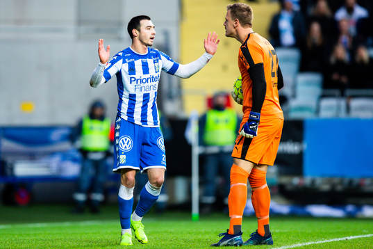 IFK Göteborgs Giorgi Kharaishvili och Malmö FFs målvakt