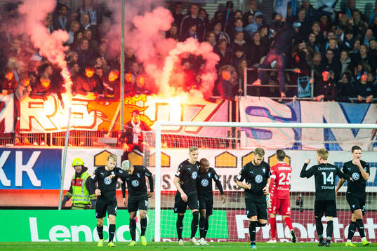 Malmö FFs Sören Rieks jublar med lagkamrater