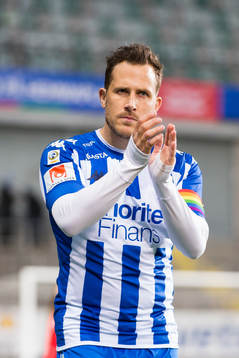 IFK Göteborgs Tobias Hysén går ett varv runt planen med