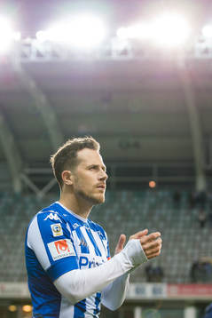 IFK Göteborgs Tobias Hysén går ett varv runt planen med