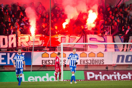 IFK Göteborgs Emil Salomonsson och Carl Starfelt deppar