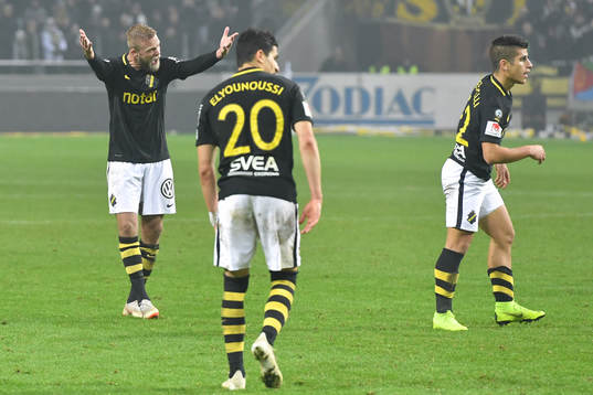s Daniel Sundgren och AIK:s Nicolas Stefanelli deppar