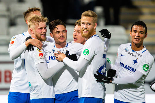 Norrköpings David Moberg Karlsson jublar med lagkamrater