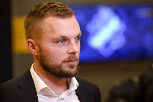 s Sebastian Larsson