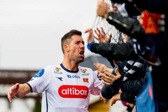 Steffen Ernemann of Viking celebrates the 1-2 goal
