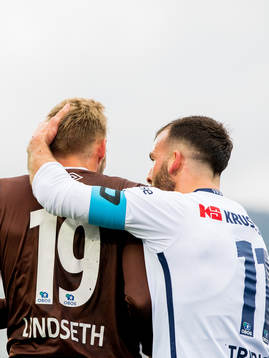 Jonathan Lindseth of Mjøndalen and Zlatko Tripic of Viking