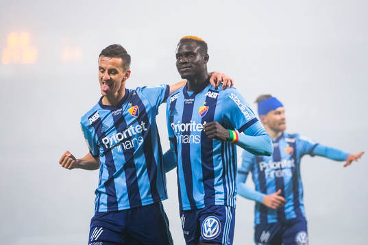 Djurgårdens Aliou Badji (h) gör 0-1 och jublar med Haris