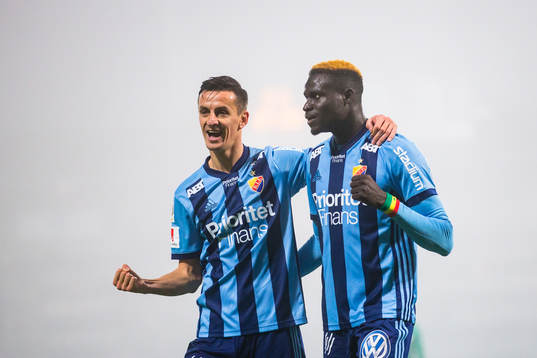 Djurgårdens Aliou Badji (h) gör 0-1 och jublar med Haris