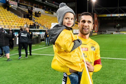 Elfsborgs Emir Bajrami med sonen Leonel