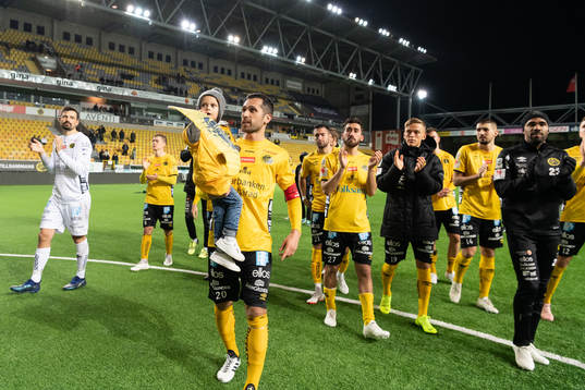 Elfsborgs Emir Bajrami med sonen Leonel