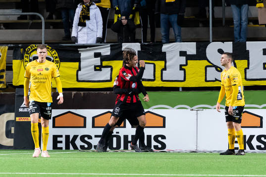 Brommapojkarnas Philip Hellqvist jublar och Elfsborgs
