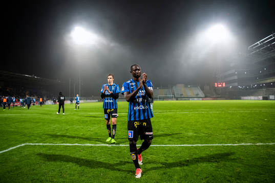 Sirius Moses Ogbu och Oscar Pehrsson tackar publiken